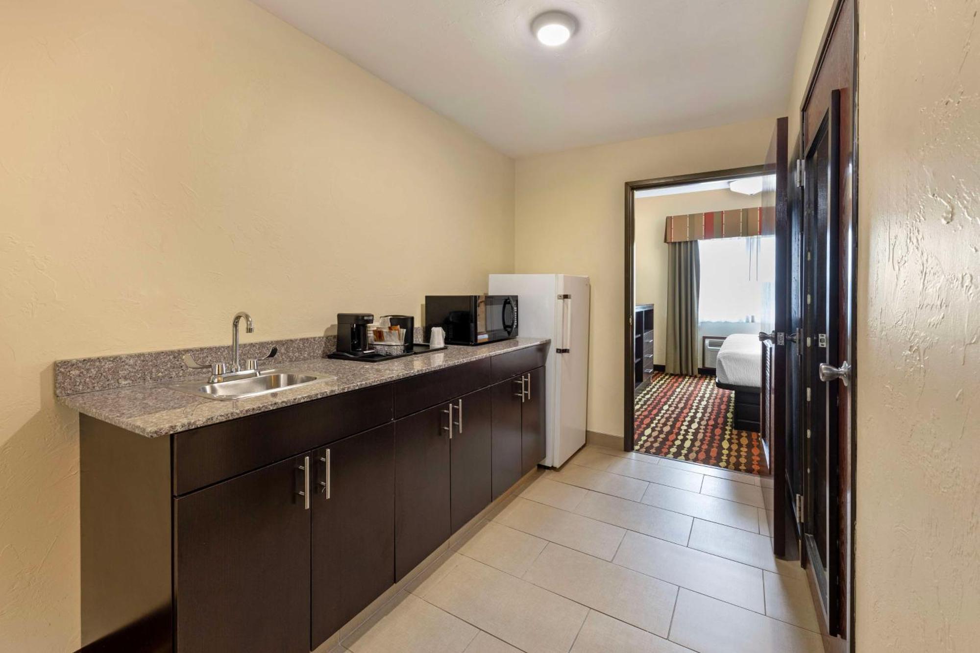 Best Western Greentree Inn & Suites Moore Eksteriør bilde