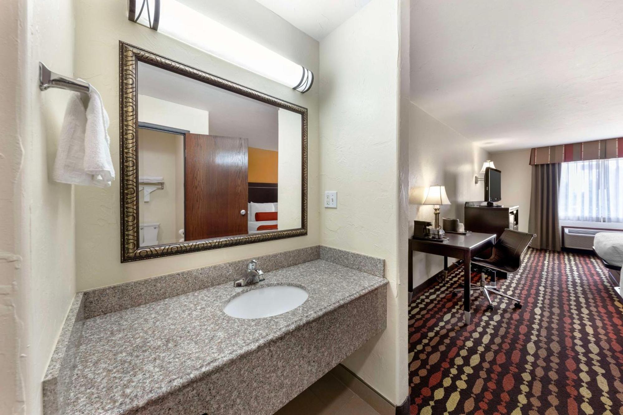Best Western Greentree Inn & Suites Moore Eksteriør bilde